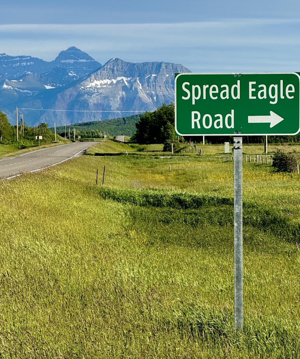 traffic sign - Spread Eagle Road>>